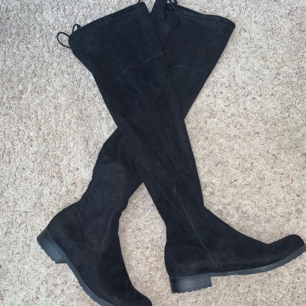 Black velvet thing high boots
